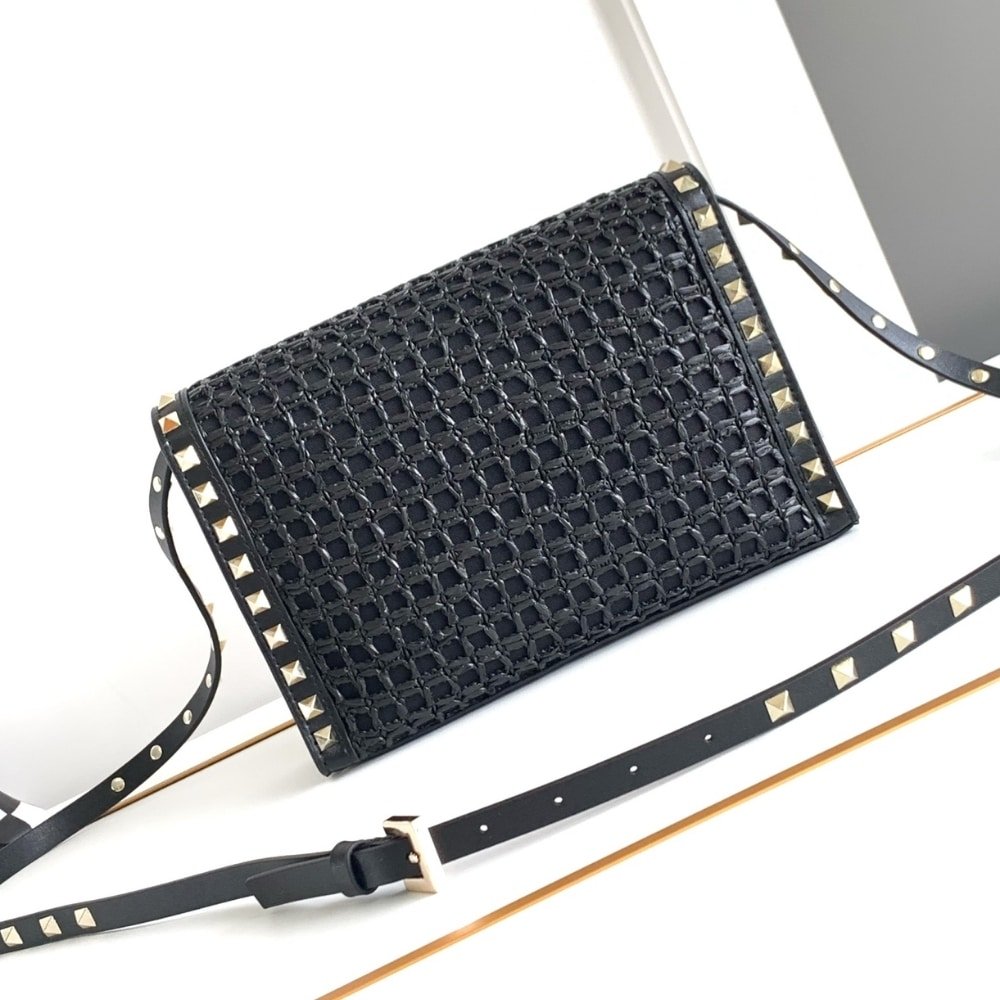 Va1e*ntin0 Garavani Rockstud Small Raffia Shoulder Bag Black 22Cm