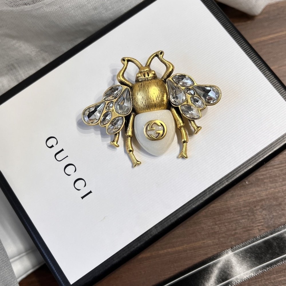 Gvc*1 Gg Bee Brooch Gold With Stone