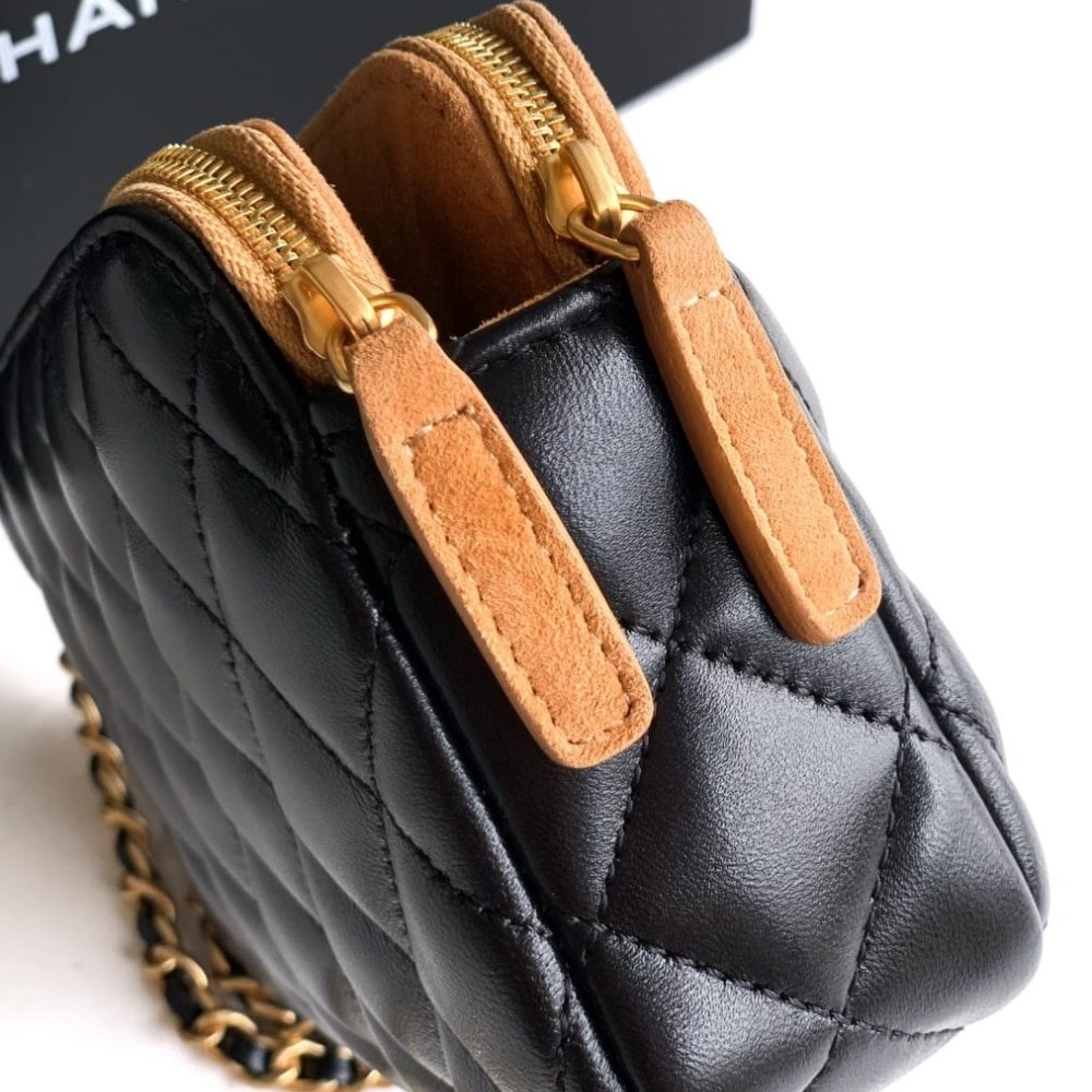 [S*per Vip 1:1] Ch**el Zipped Phone Holder With Chain Shiny And Gold Tone Metal Black Beige 18Cm Ap4743 B20685 U1546