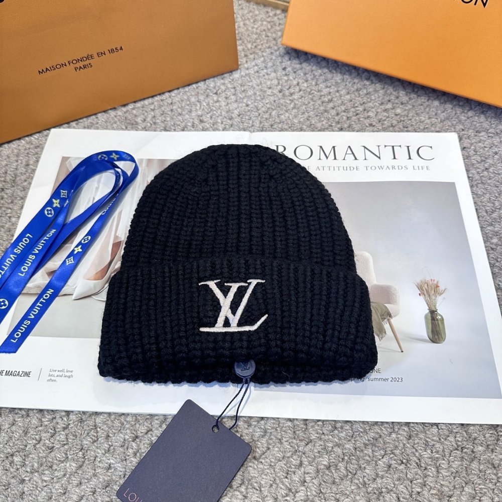 L0vis Vvtt0n Only Lv Beanie Black M77277