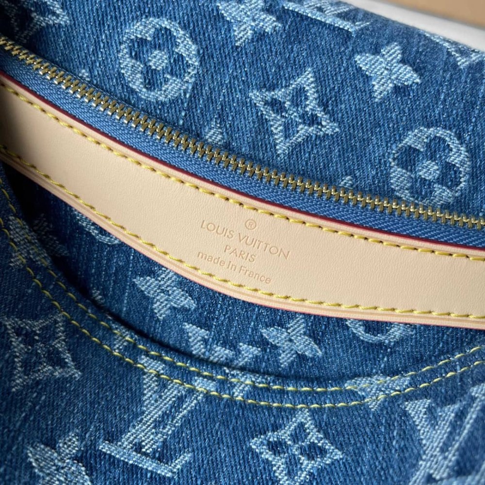L0vis Vvtt0n Diane Bag Denim Blue 24Cm M13070