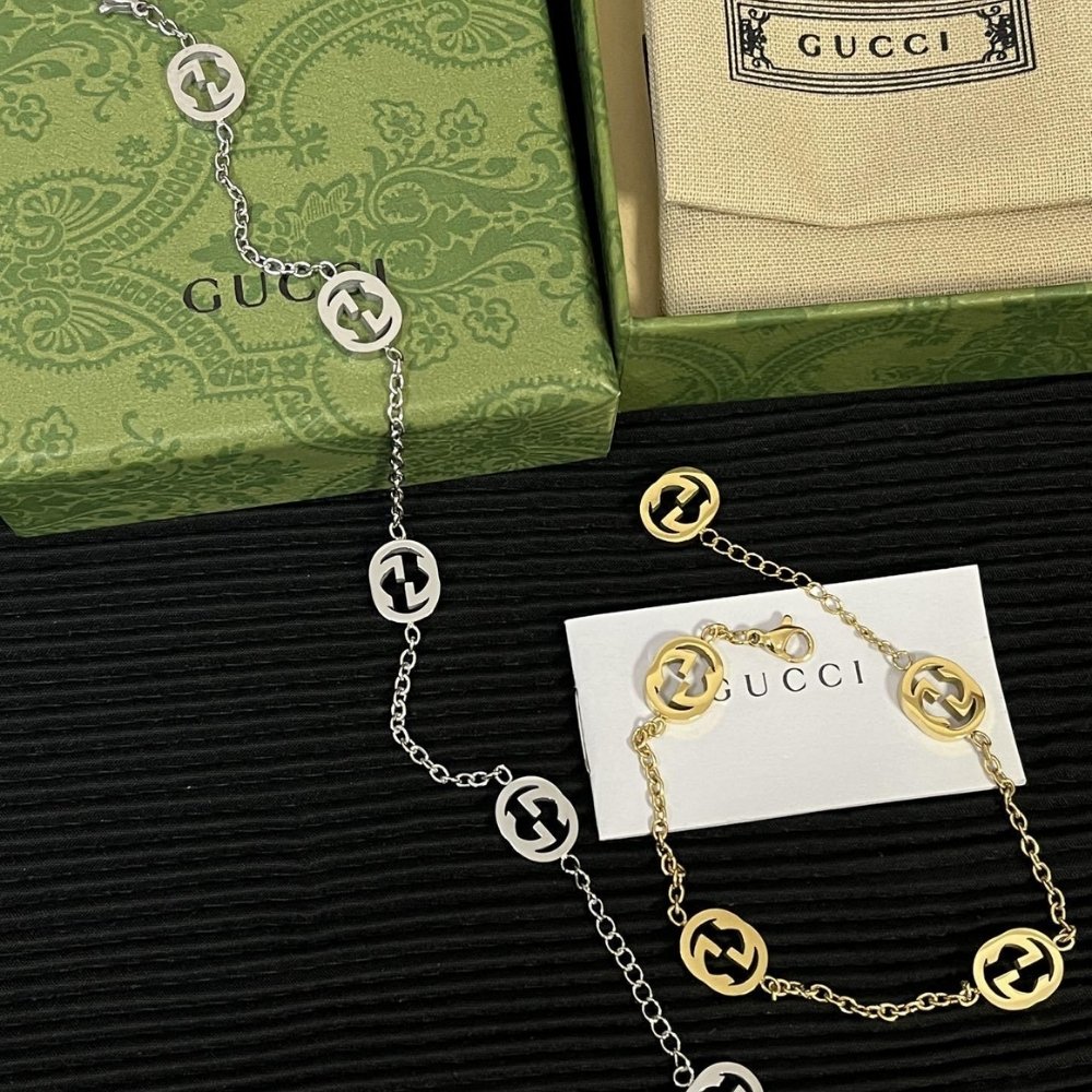 Gvc*1 Interlocking Bracelet Yellow Gold ‎629904 J8500 8000