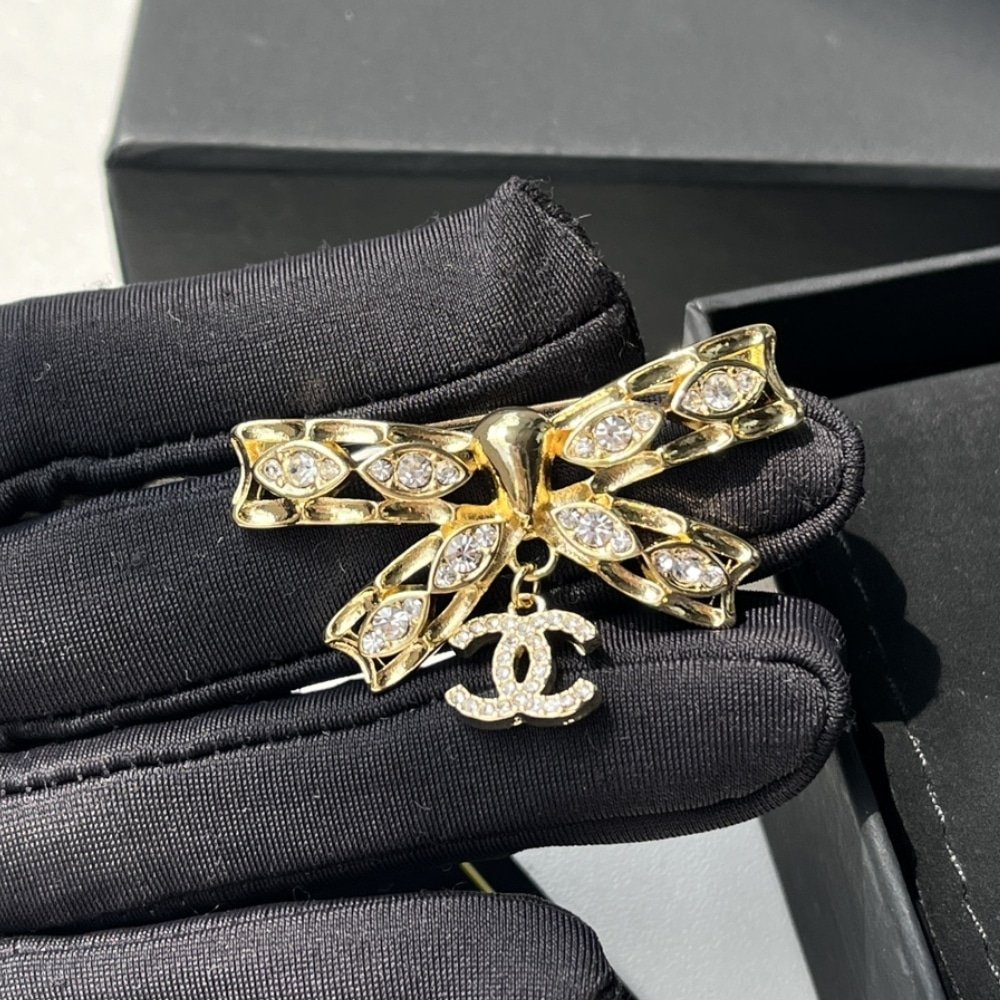 Ch**el Cc Bowtie Brooch Gold