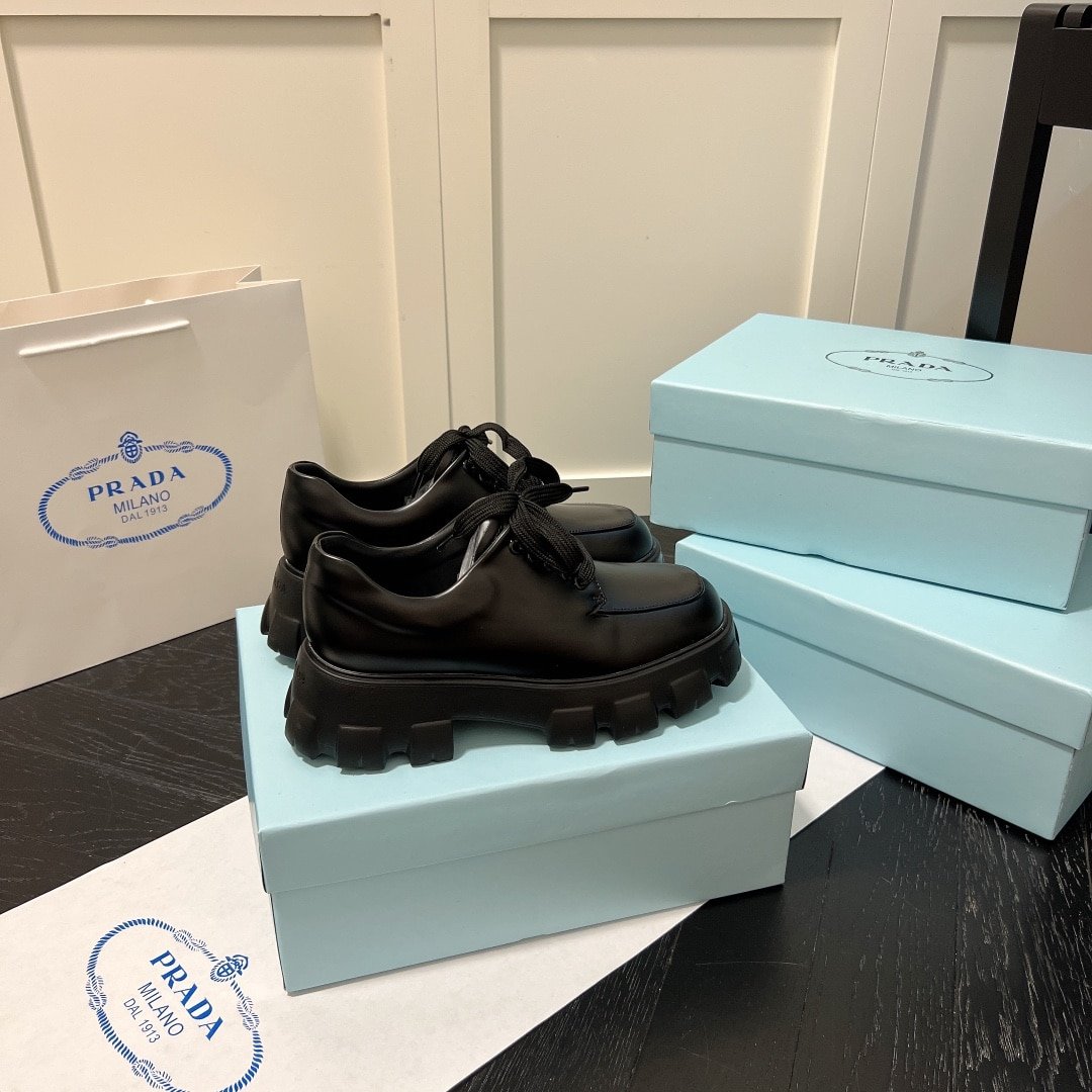 Pra*a Smooth Leather Oxford Loafers Black