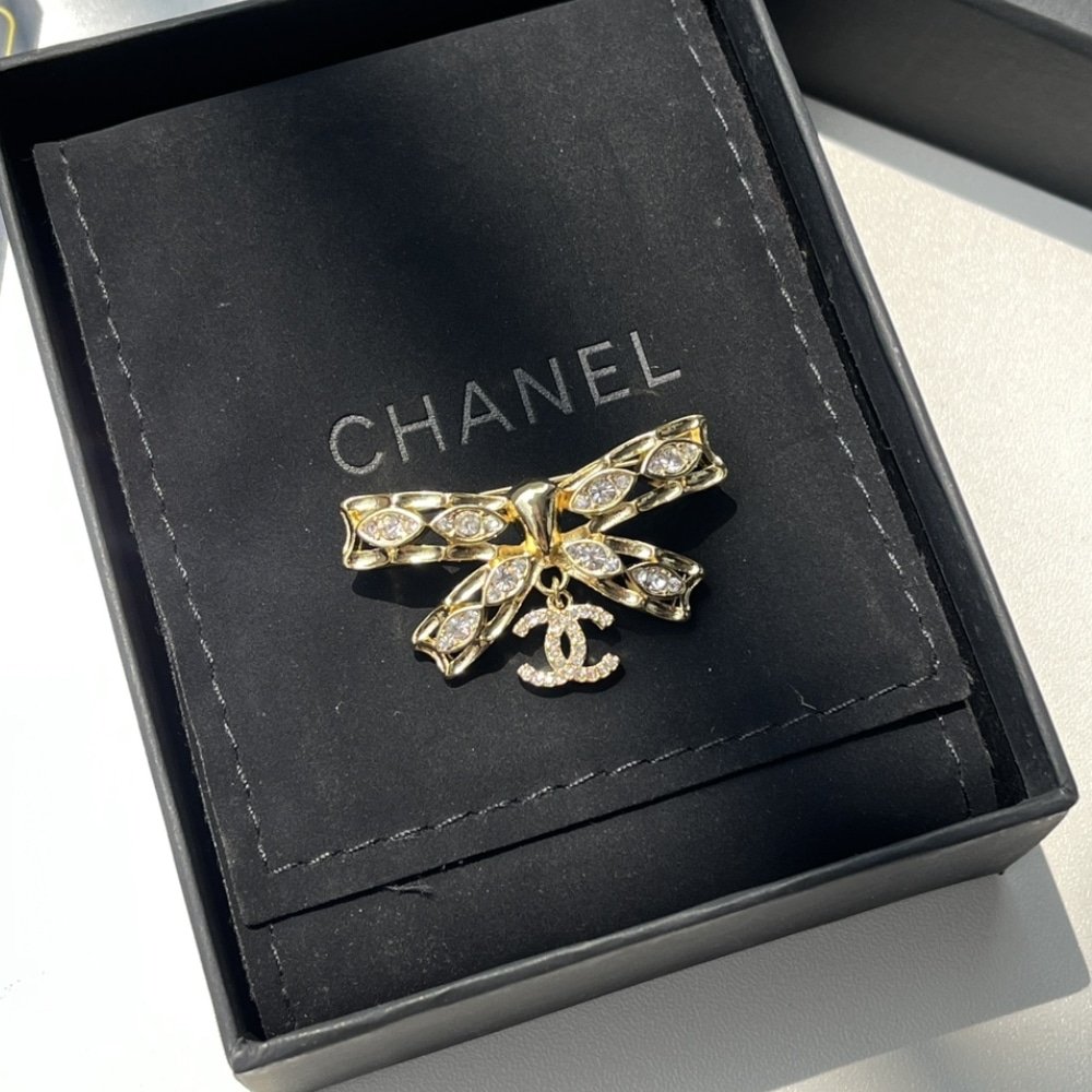 Ch**el Cc Bowtie Brooch Gold