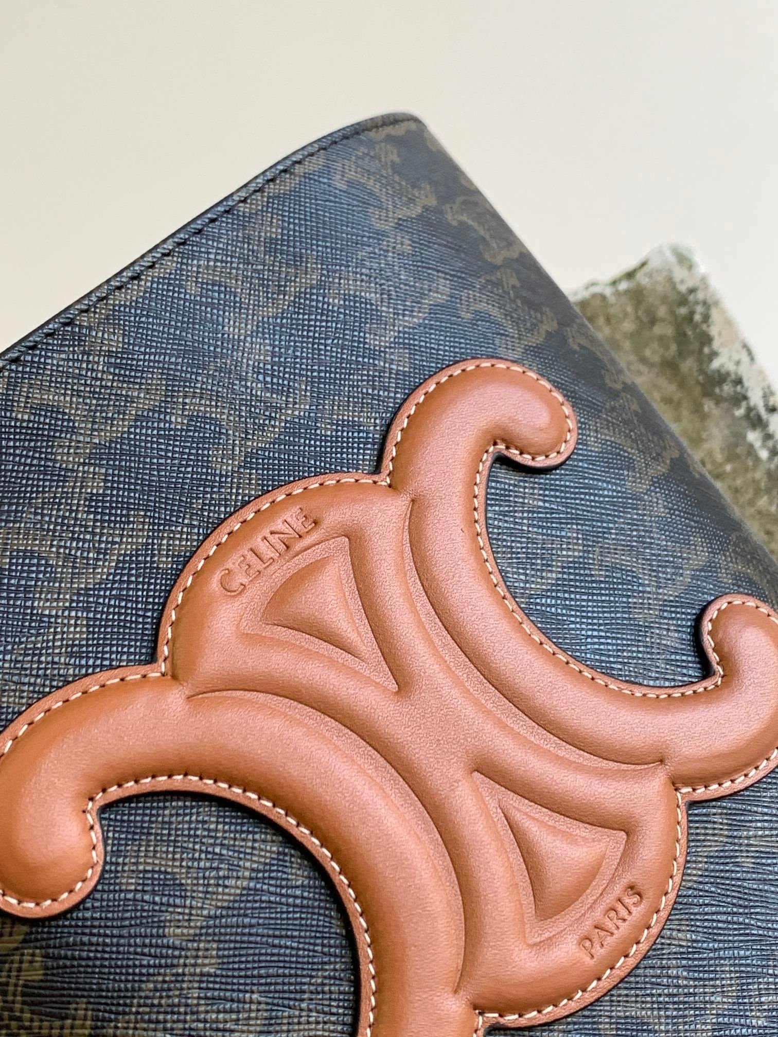 Ce1i*e Cuir Triomphe Canvas And Calfskin Ce1i*e Print Tan