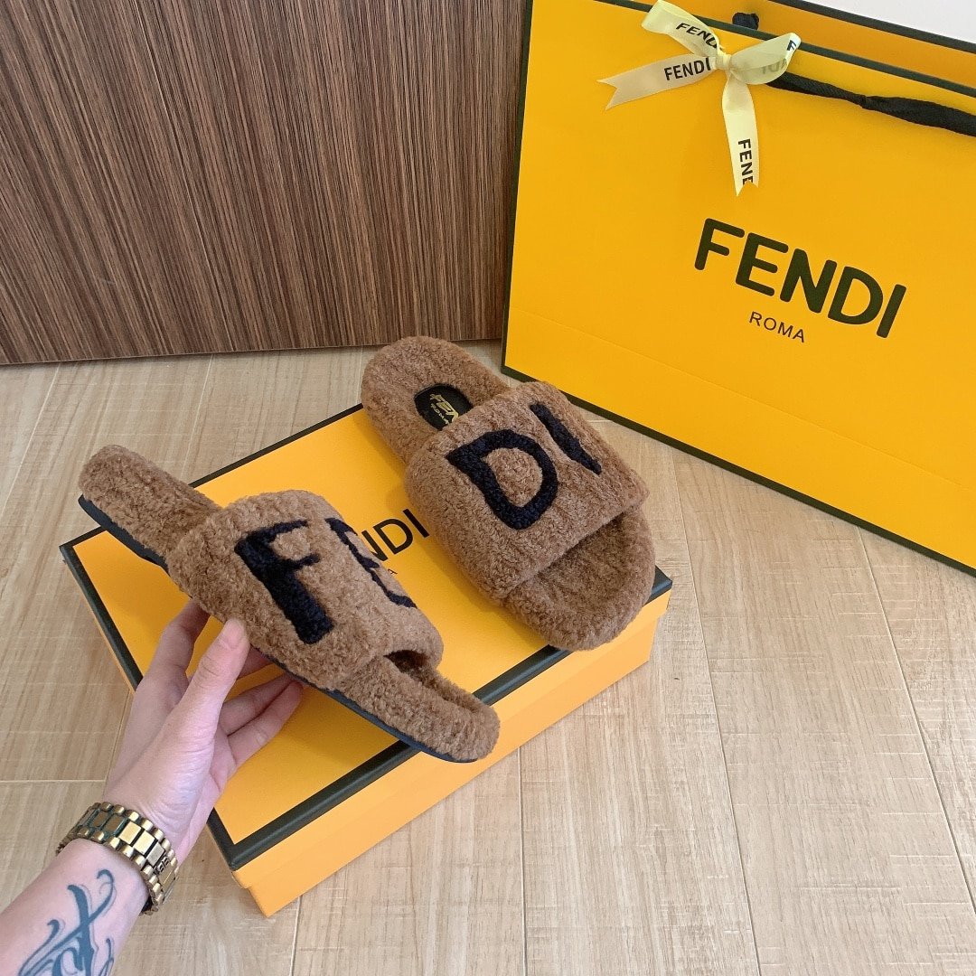 F**di Fleece Slippers Brown