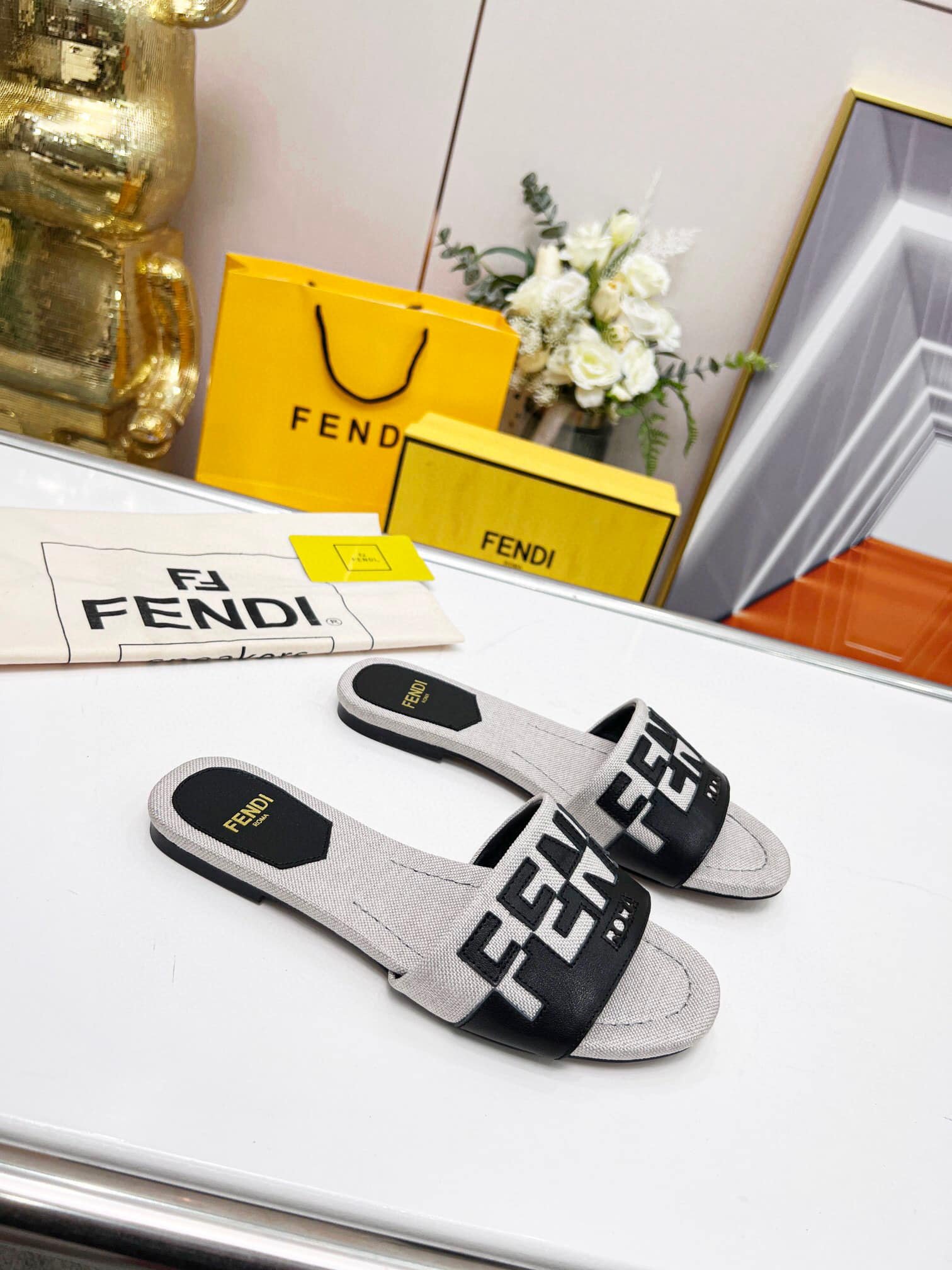 F**di Signature Canvas Leather Slides Black 8R8337Ajzuf0Wzm