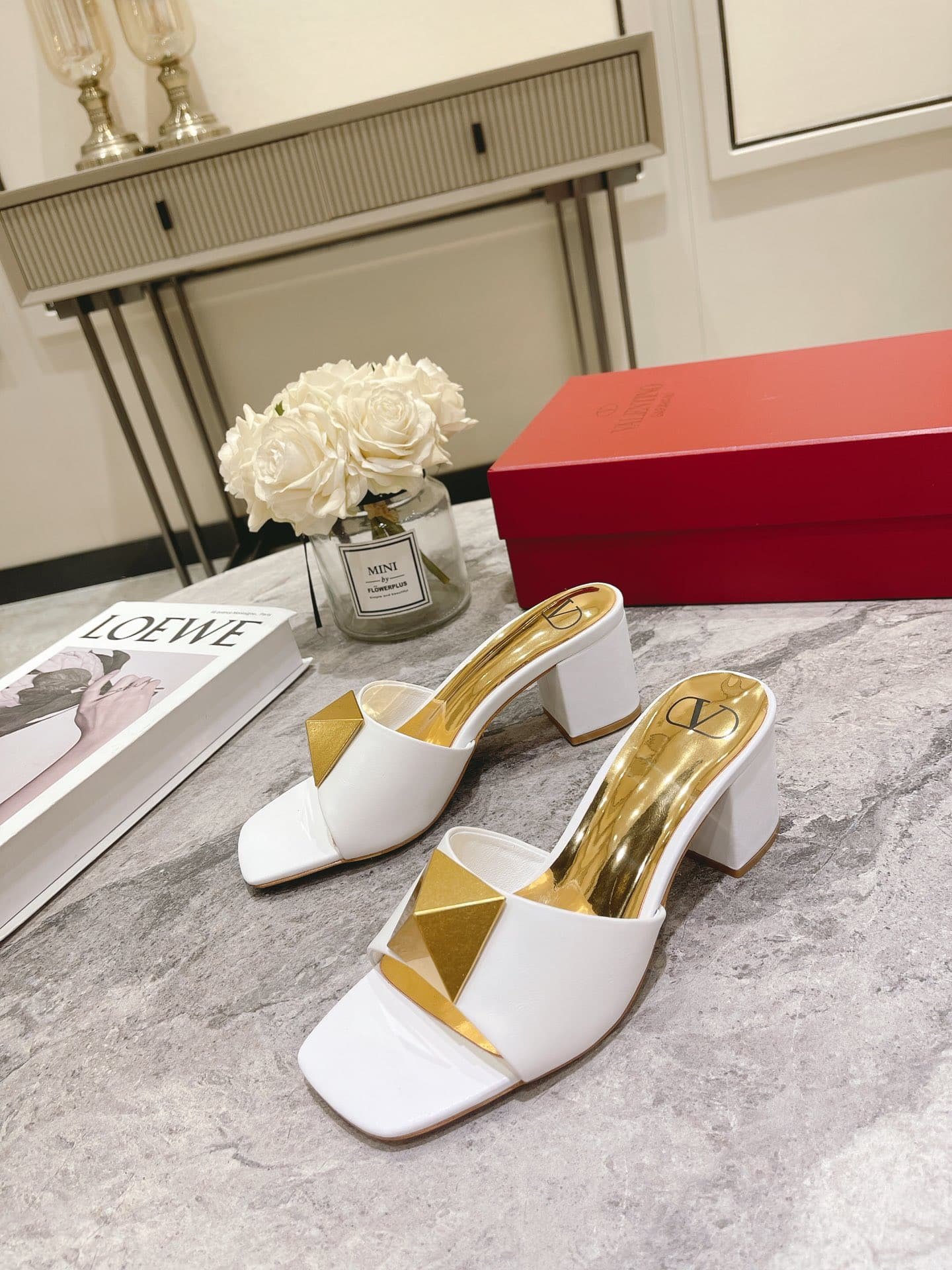 Va1e*ntin0 Garavani One Stud Heeled Sandals White Ws0El3Cyii16