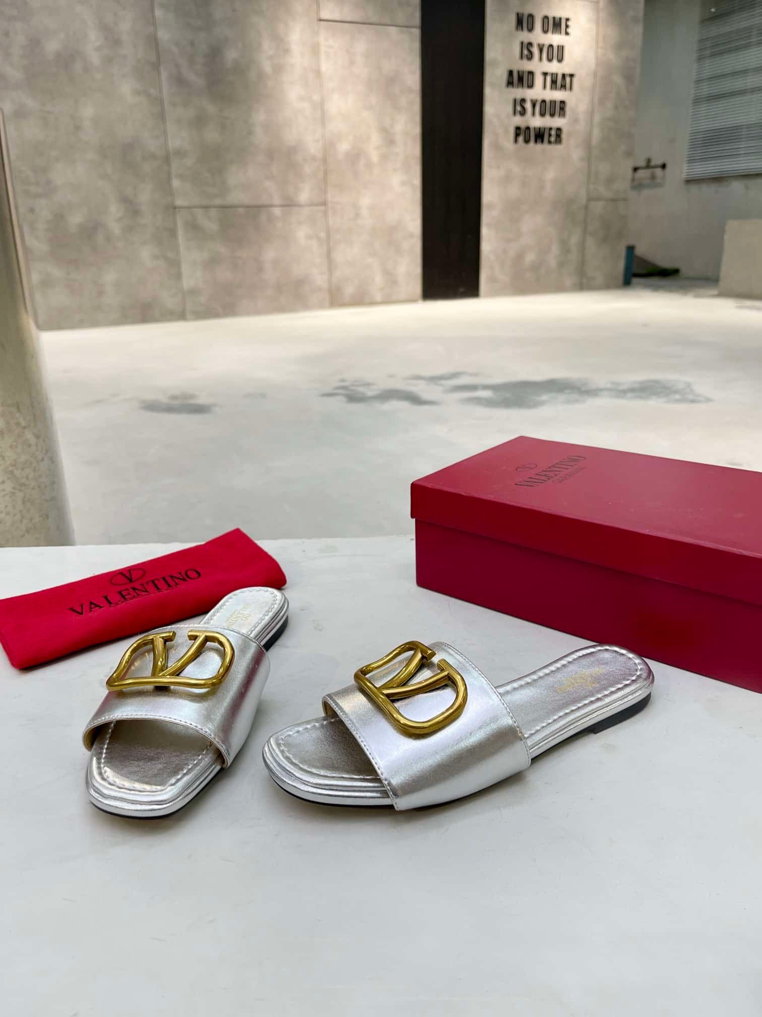 Va1e*ntin0 Garavani Vlogo Signature Slide Sandal Silver