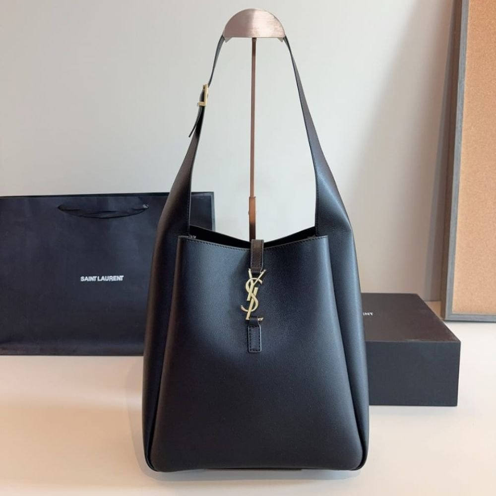 Sa1nt Lau*nt Le 5 À 7 Soft Small Hobo Bag In Smooth Leather Black 713938Aaauq1000