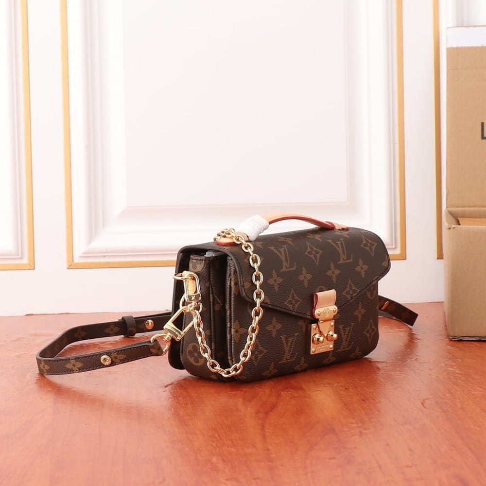L0vis Vvtt0n Pochette Métis East West Monogram Canvas Brown 21Cm M46279