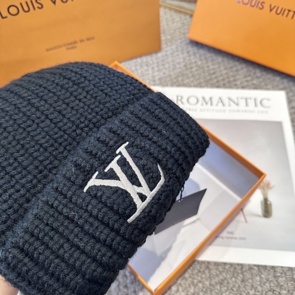 L0vis Vvtt0n Only Lv Beanie Black M77277