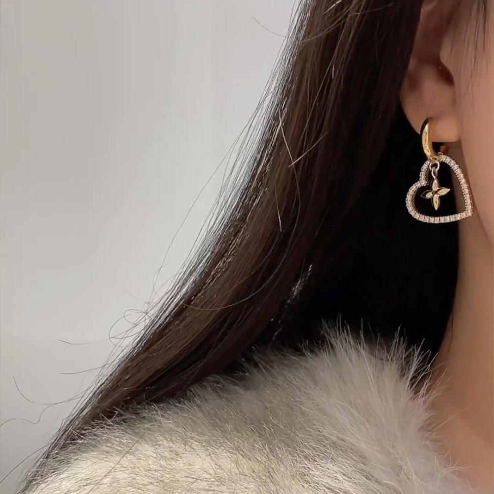 L0vis Vvtt0n Heart Earrings White M02308