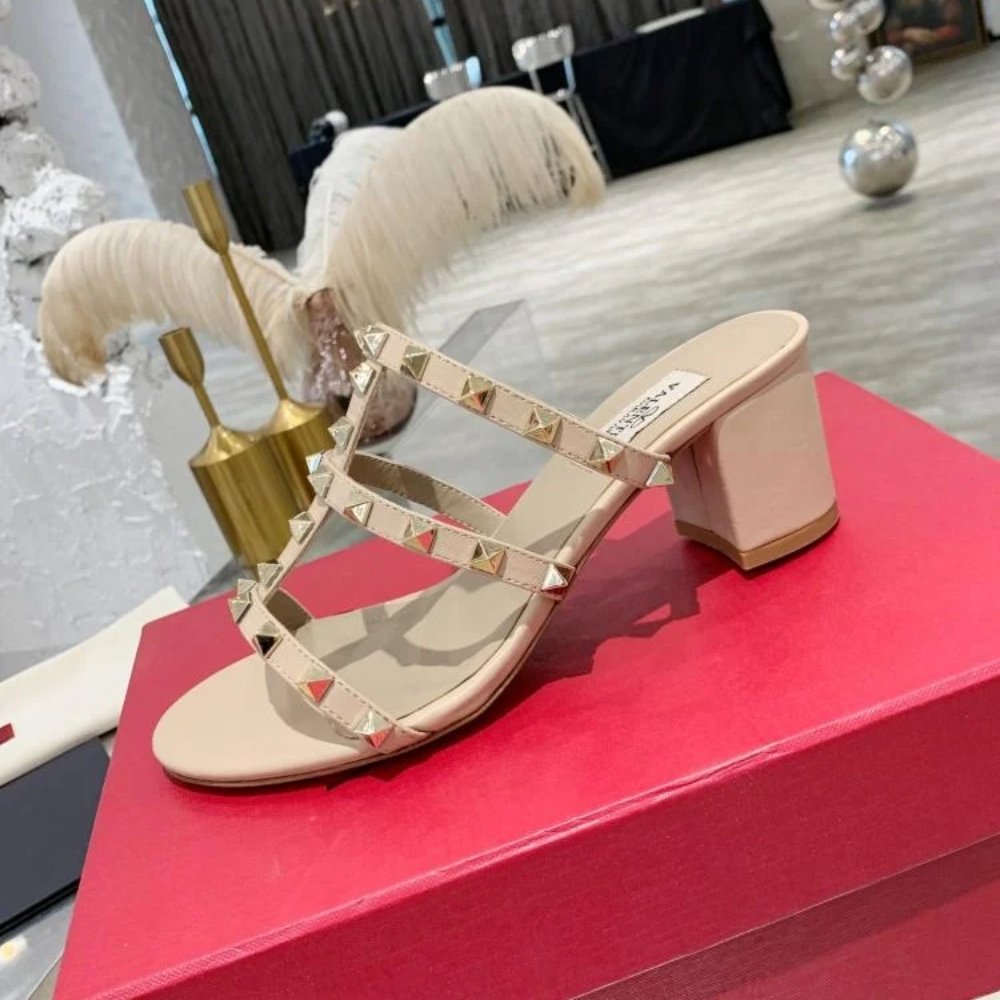 Va1e*ntin0 Garavani Rockstud Slide Sandal In Laminated Nappa Beige 7W2S0C47Vod P45