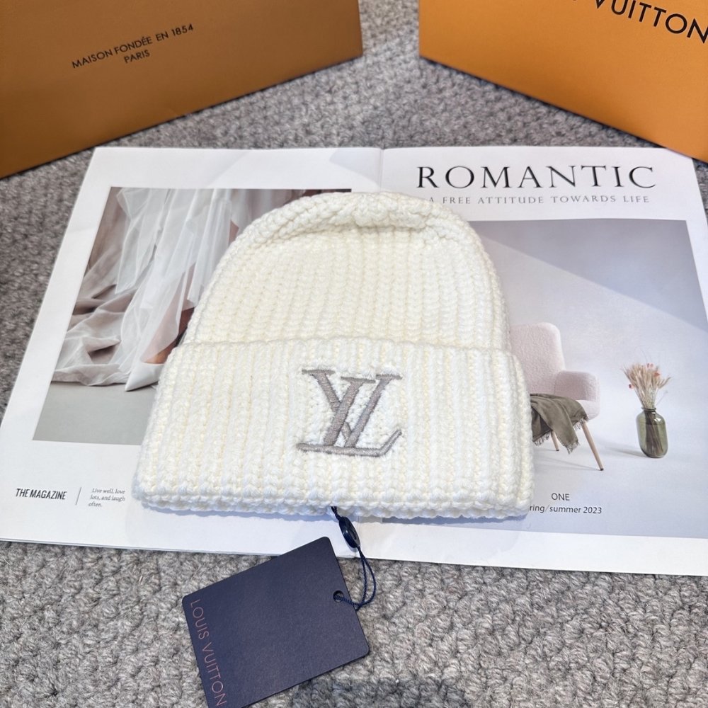 L0vis Vvtt0n Only Lv Beanie Creme M90799