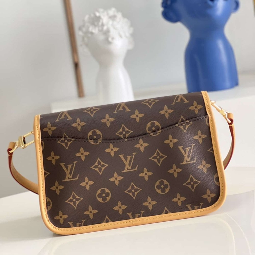 L0vis Vvtt0n Diane Monogram Canvas Black 24Cm M45985