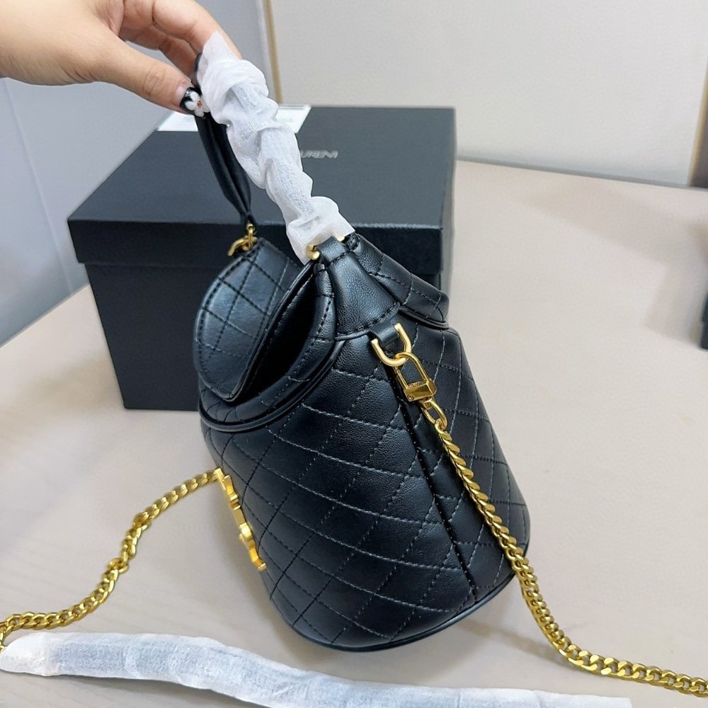 Sa1nt Lau*nt Gaby Bucket Bag In Black 18Cm 7639611El071000