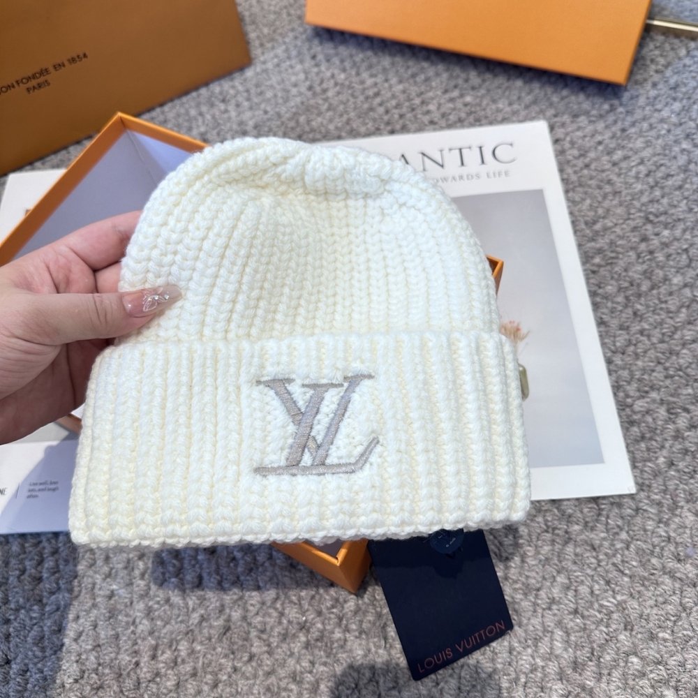 L0vis Vvtt0n Only Lv Beanie Creme M90799