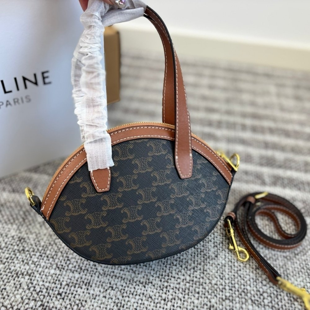 Ce1i*e Oal Bag In Triomphe Canvas Tan 24Cm 122262Bzj 04Lu
