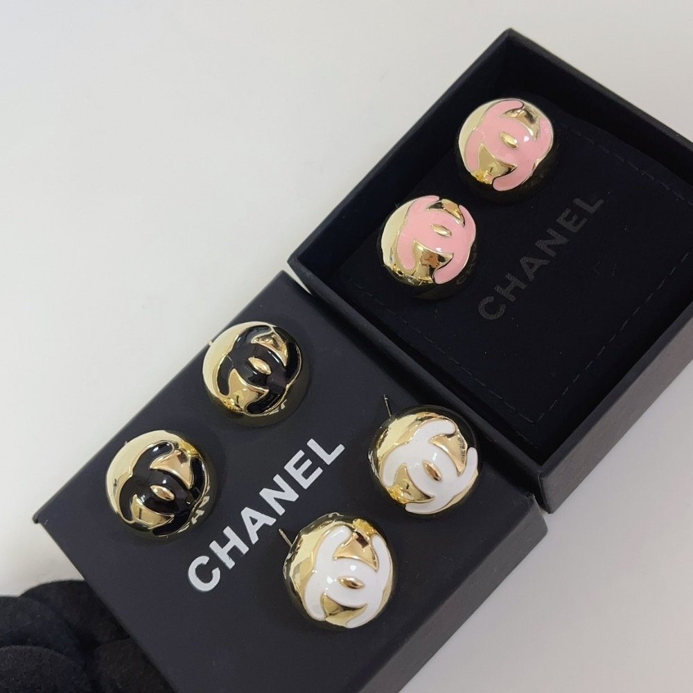 Ch**el Stud Earrings Gold Black Abe810 B19198 Nacvd