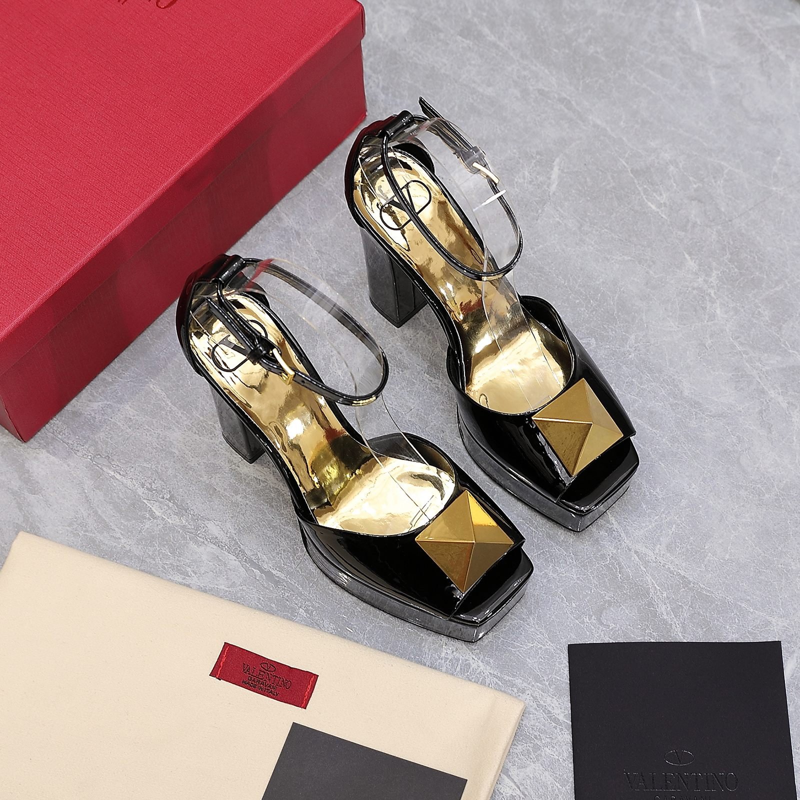 [S*per Vip 1:1] Va1e*ntin0 Garavani Open Toe Pump One Stud Platform Patent Leather Black Zw2S0Ea3Laf 0No