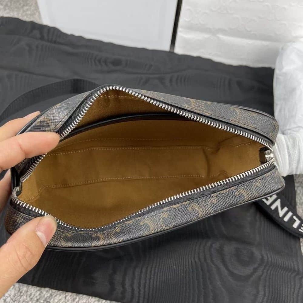 Ce1i*e Medium Messenger Bag In Triomphe Canvas Black 23Cm 197202Dnd 38Os