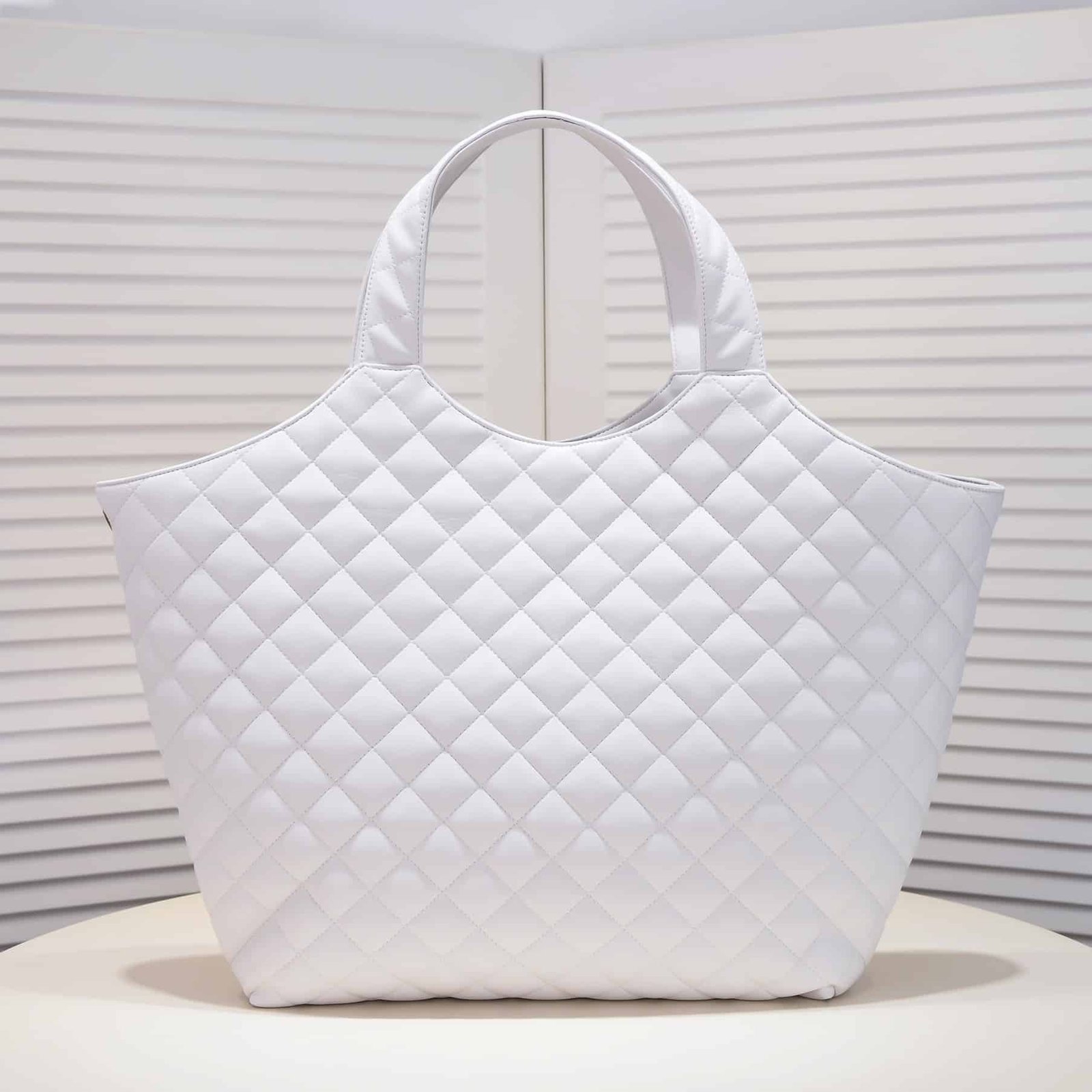 Sa1nt Lau*nt Icare Maxi Shopping Bag In Quilted White 50Cm