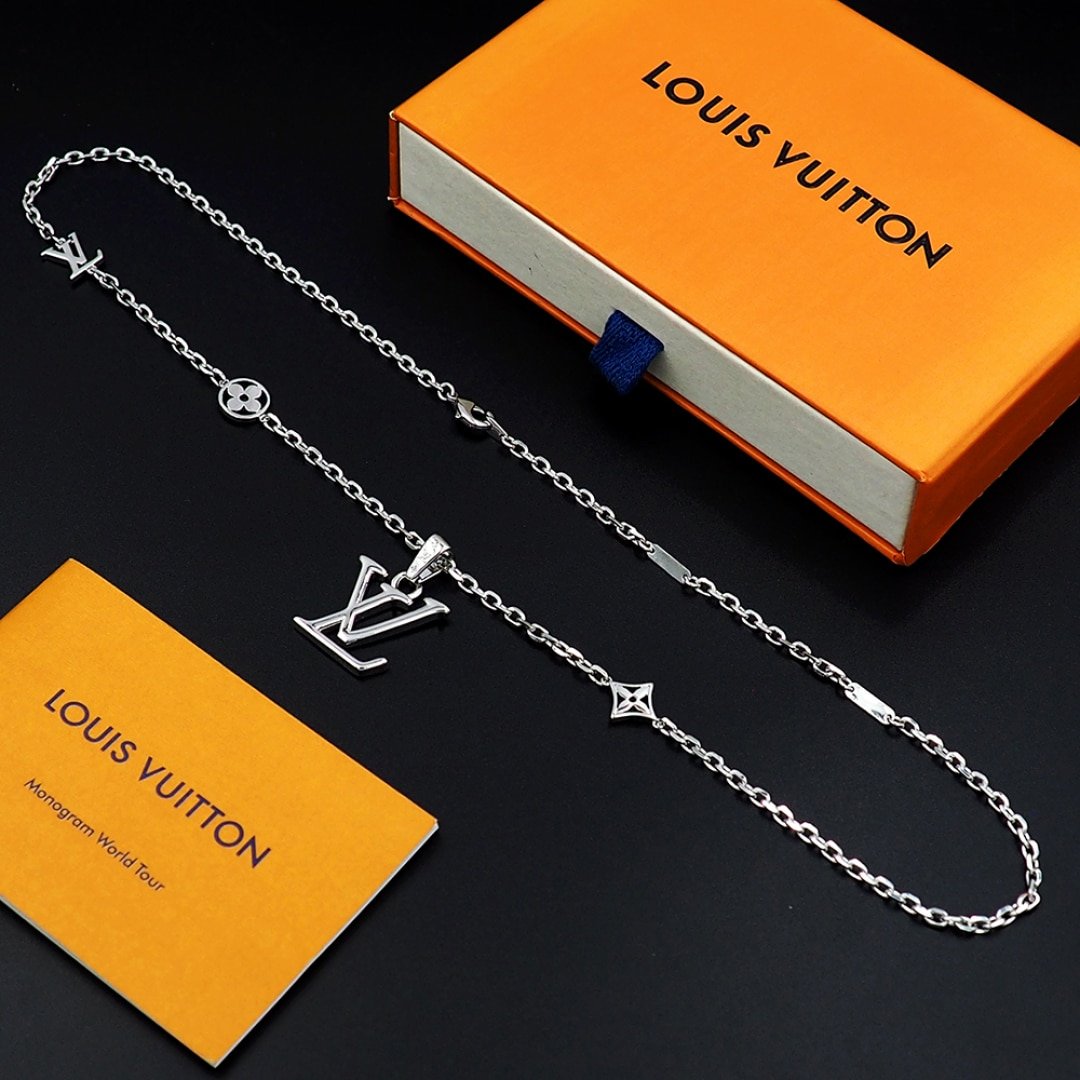 L0vis Vvtt0n Dimension Necklace Pendant Silver M02747
