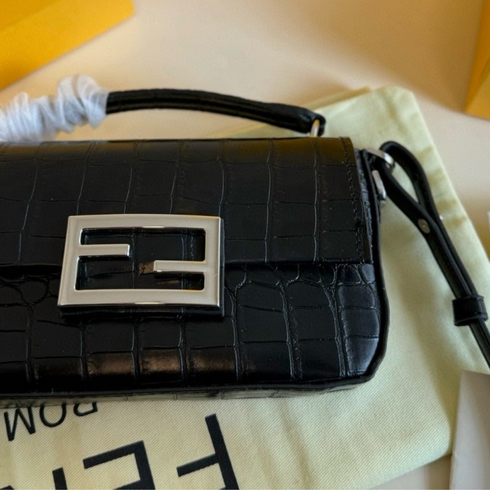 F**di Baguette With Ff Clasp Black 18Cm 8Br600Anwrf1Cfj