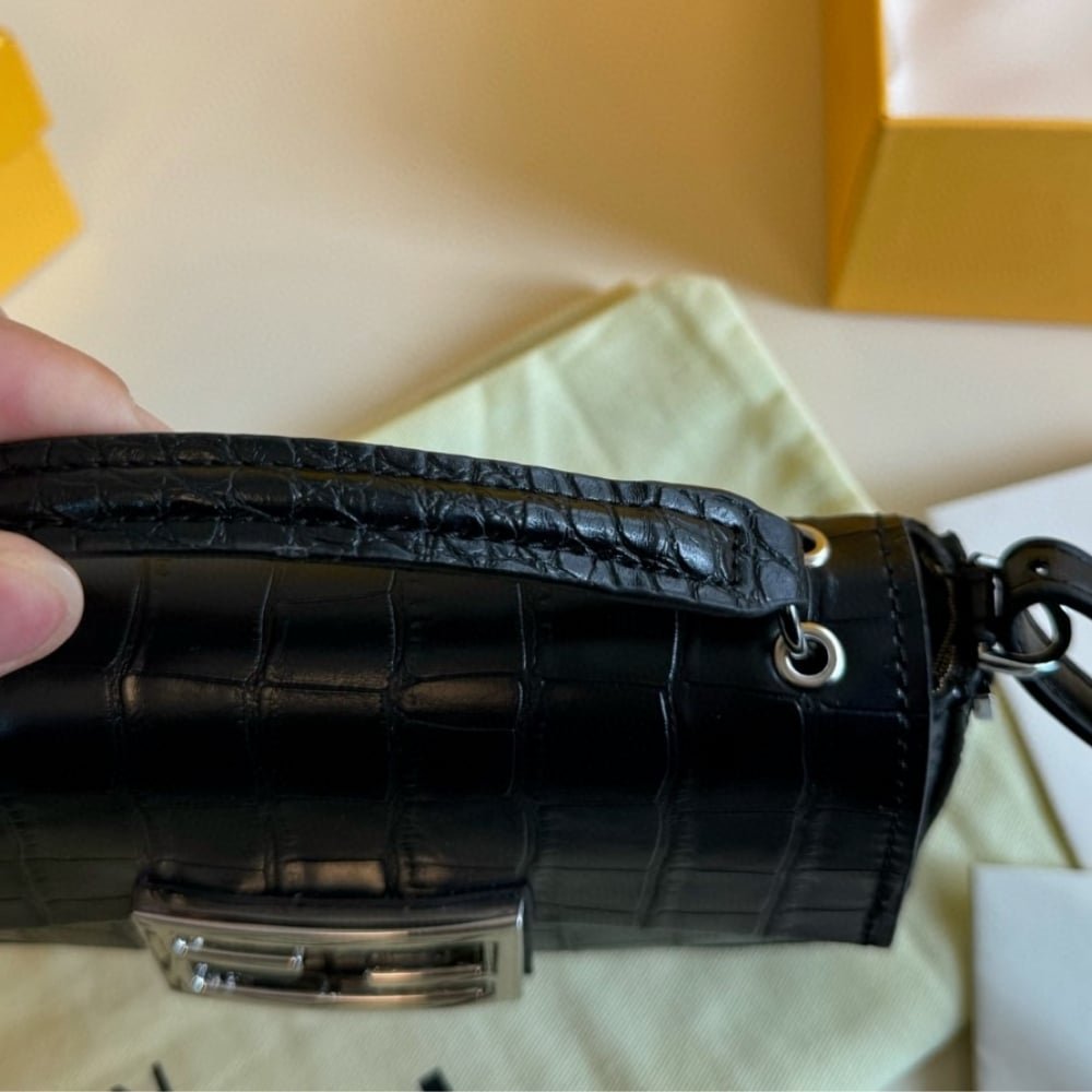 F**di Baguette With Ff Clasp Black 18Cm 8Br600Anwrf1Cfj