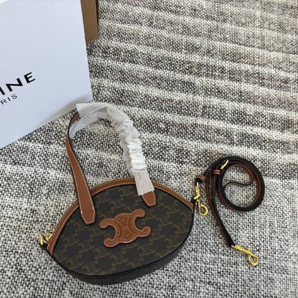 Ce1i*e Oal Bag In Triomphe Canvas Tan 24Cm 122262Bzj 04Lu