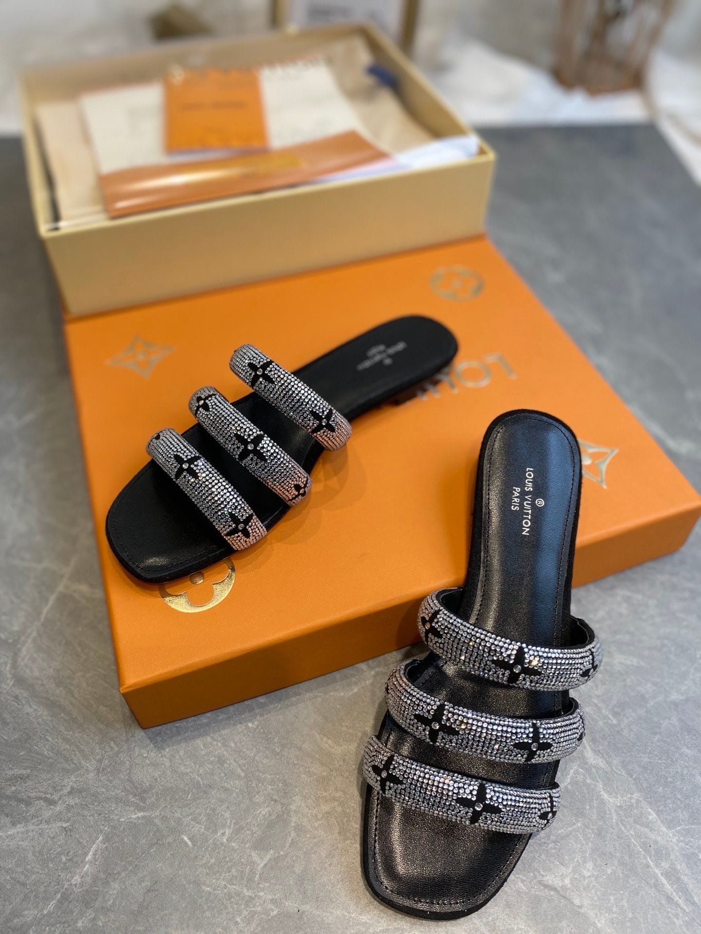 L0vis Vvtt0n Appeal Flat Mules Slides Black 1A95T8