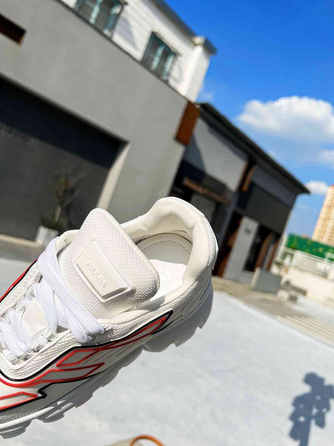 Pra*a Cloudbust Thunder Sneakers With White And Red 2Eg2933Lgnf0009