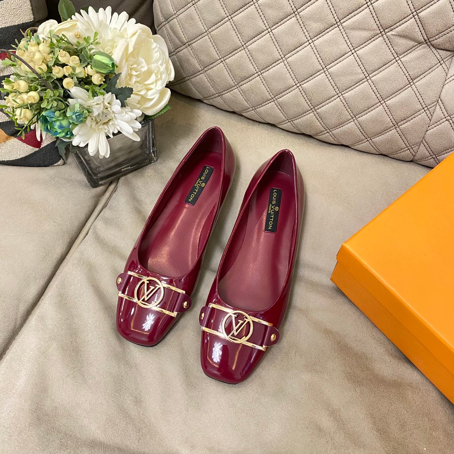 L0vis Vvtt0n Signature Lv Logo Shiny Wine Red Ballerina