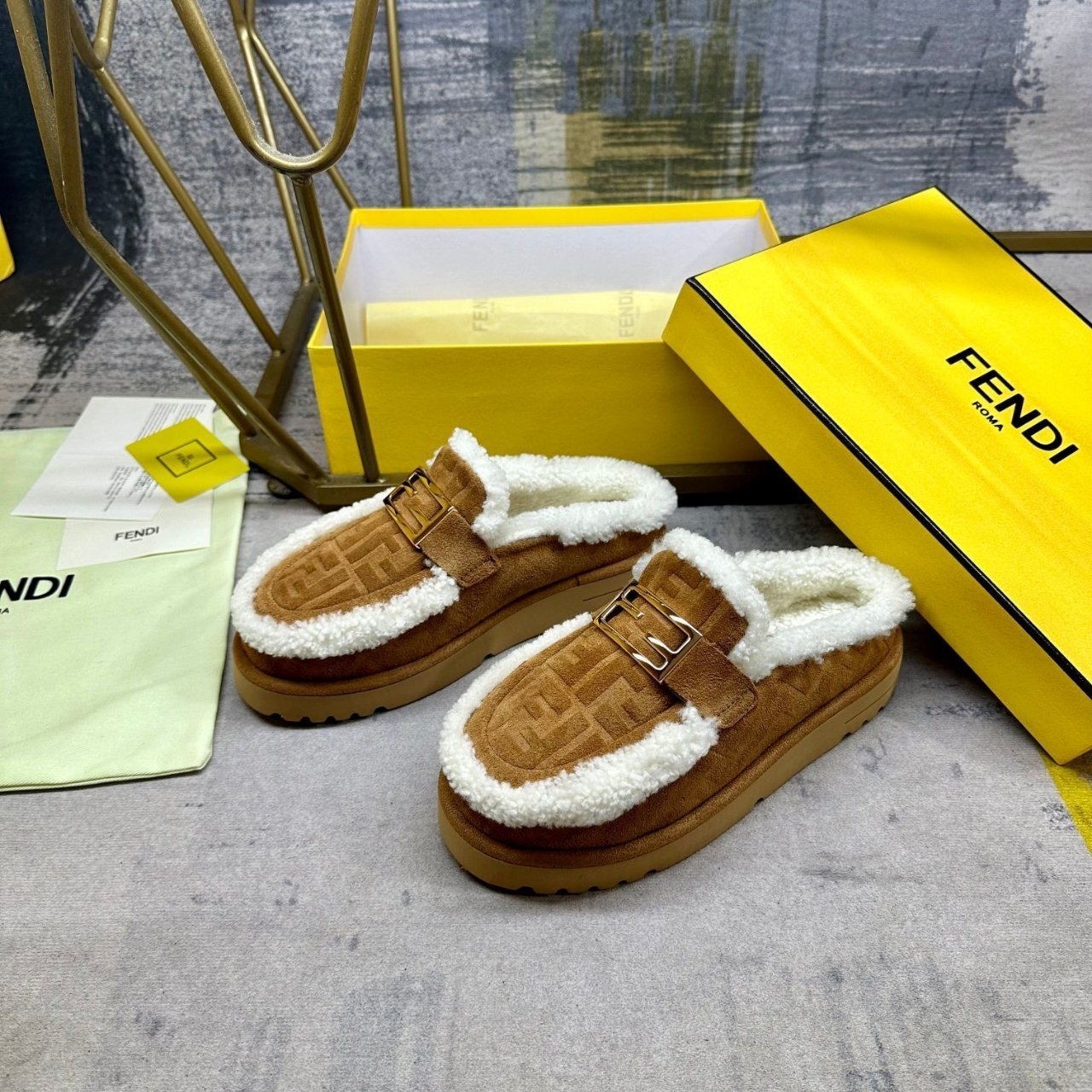 F**di Apres Chic Brown Ff Suede 8R8777Asa1F0C23