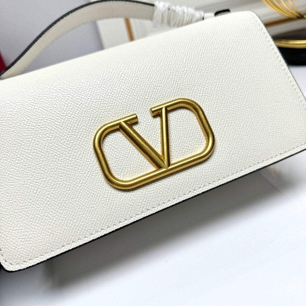 Va1e*ntin0 Garavani Vlogo Signature Grainy Wallet With White Black 22Cm