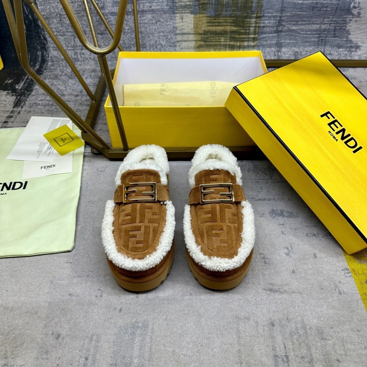 F**di Apres Chic Brown Ff Suede 8R8777Asa1F0C23