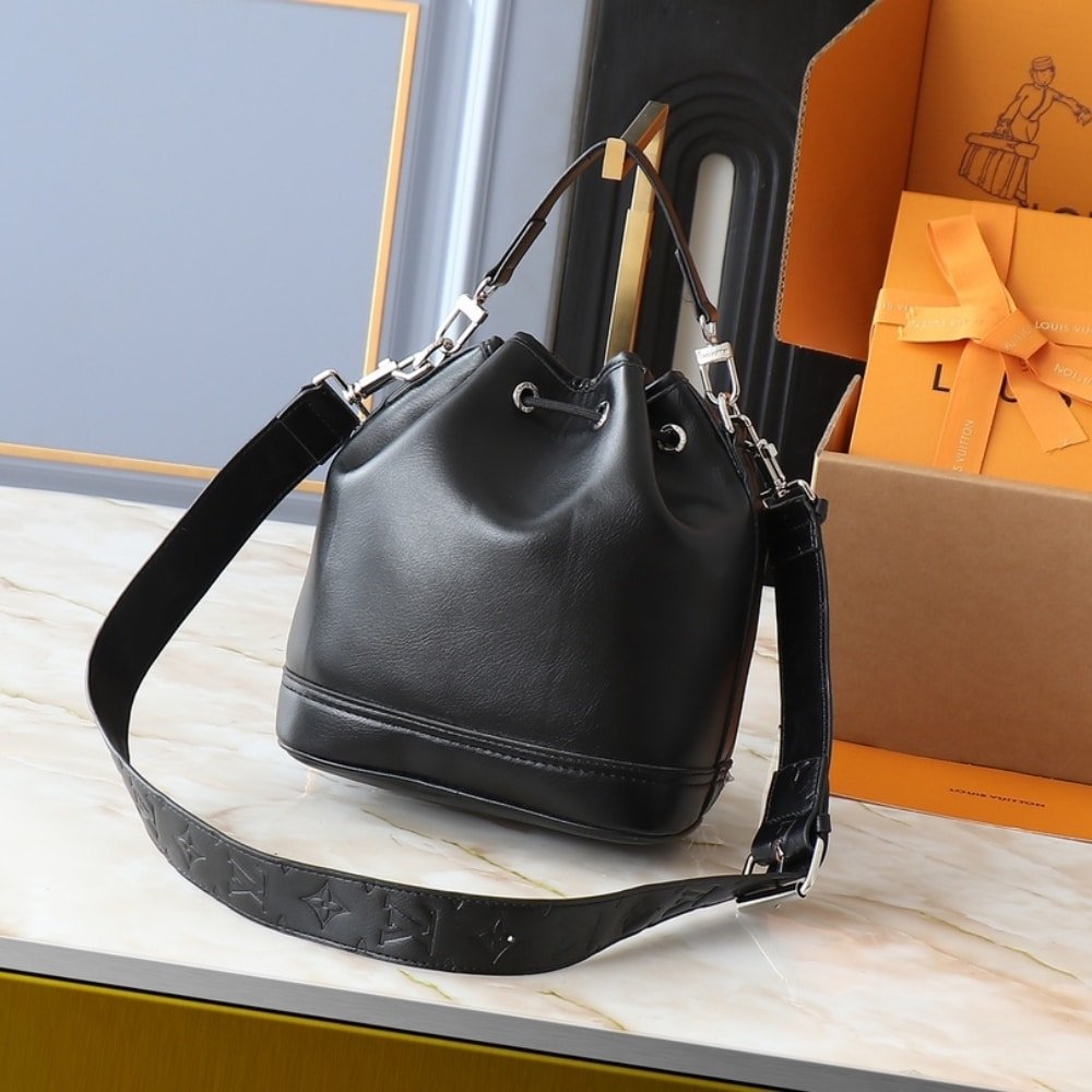 L0vis Vvtt0n Noé Cargo Black 24Cm M13985