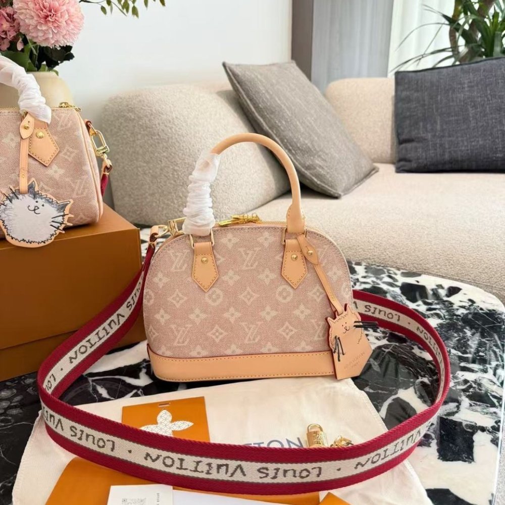 L0vis Vvtt0n Alma BB Meowgram Pale Pink 23Cm M25728