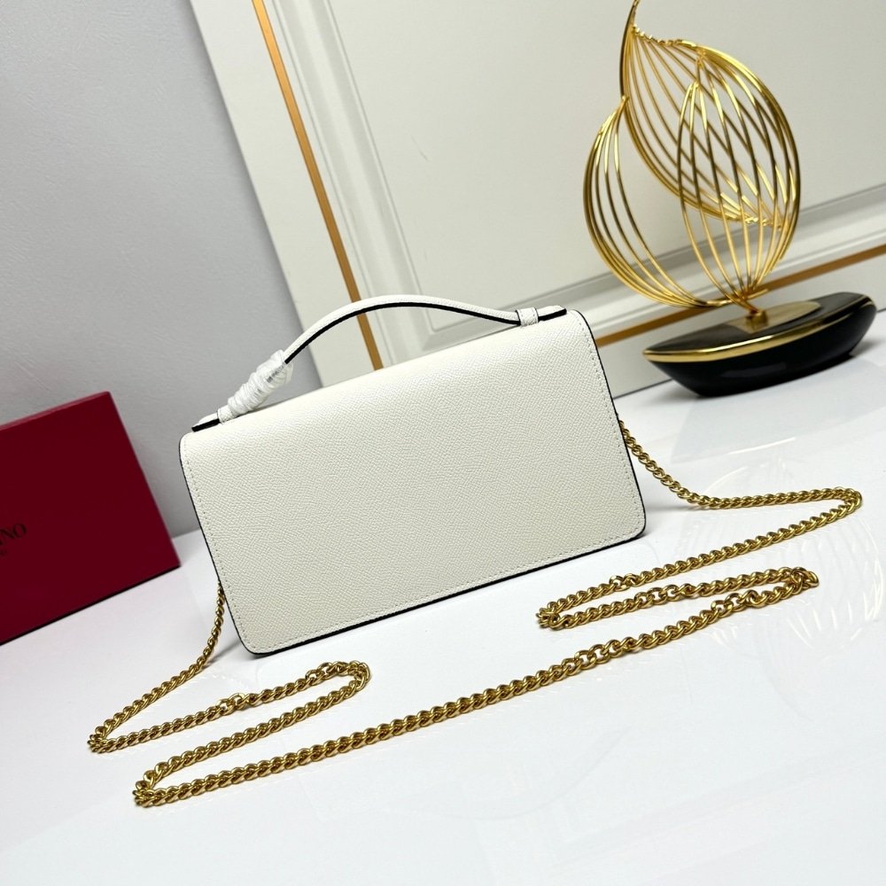 Va1e*ntin0 Garavani Vlogo Signature Grainy Wallet With White Black 22Cm