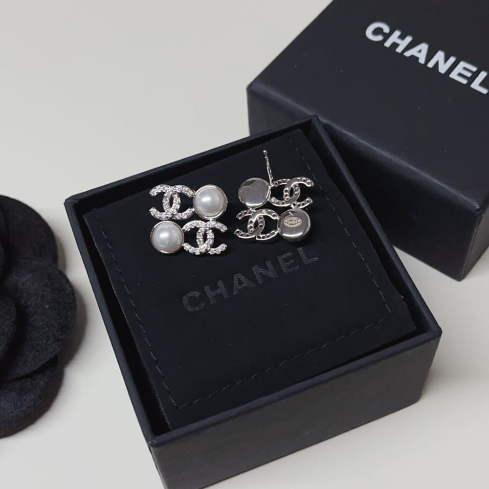Ch**el Stud Earrings Glass Pearls Silver Abf730 B20573 U0937