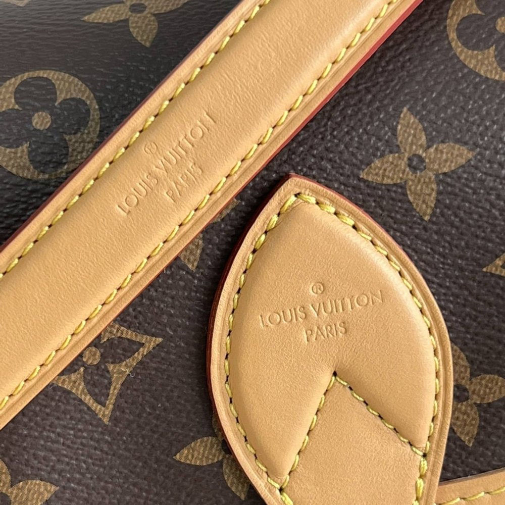 L0vis Vvtt0n Diane Monogram Canvas Black 24Cm M45985