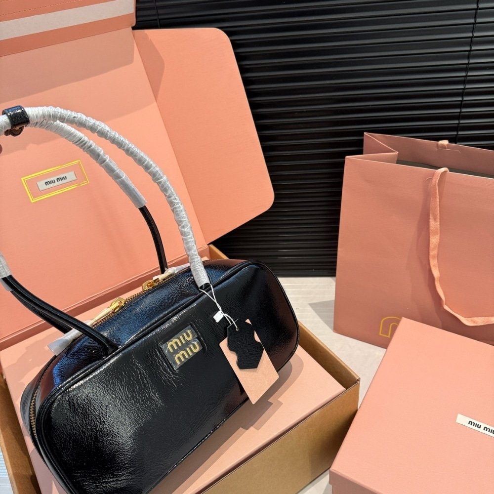 M1um1u Beau Naplak Patent Leather Bag Black 28Cm 5Bb173 Adnt F0002 V Olo