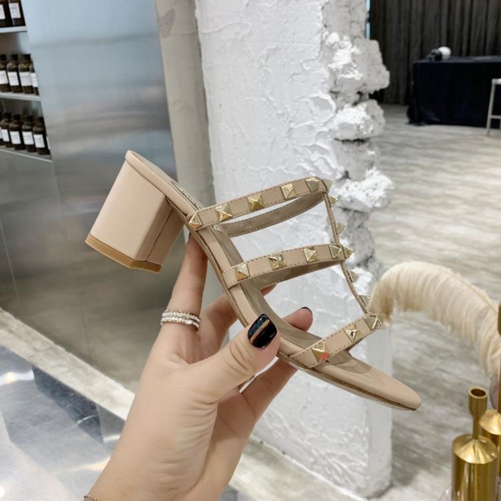 Va1e*ntin0 Garavani Rockstud Slide Sandal In Laminated Nappa Beige 7W2S0C47Vod P45