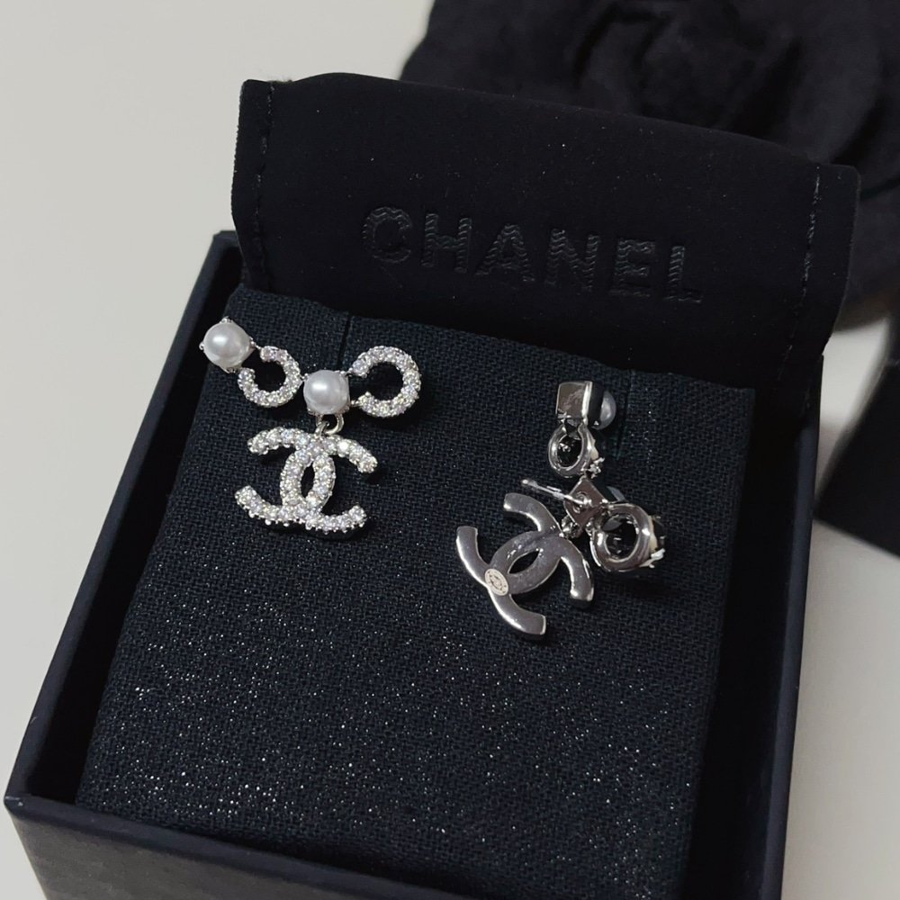 Ch**el Earings Pearly White And Crystal Silver Abf732 B20573 U0937
