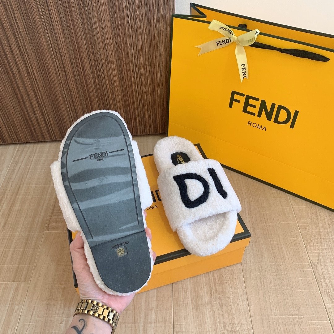 F**di Fleece Black Text Slippers White