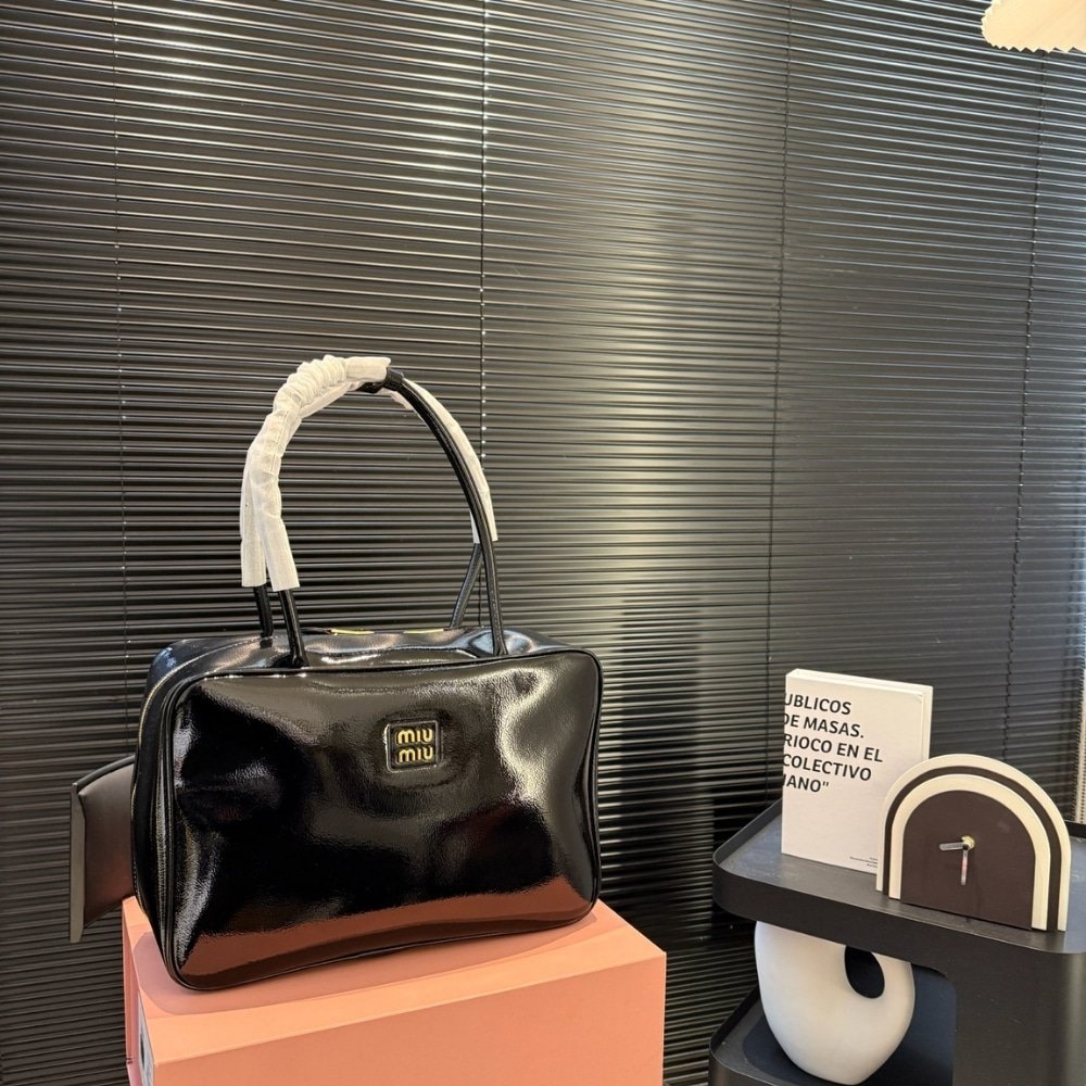 M1um1u Beau Naplak Patent Leather Bag Black 35Cm 5Bb117 Adnt F0002 V Mln