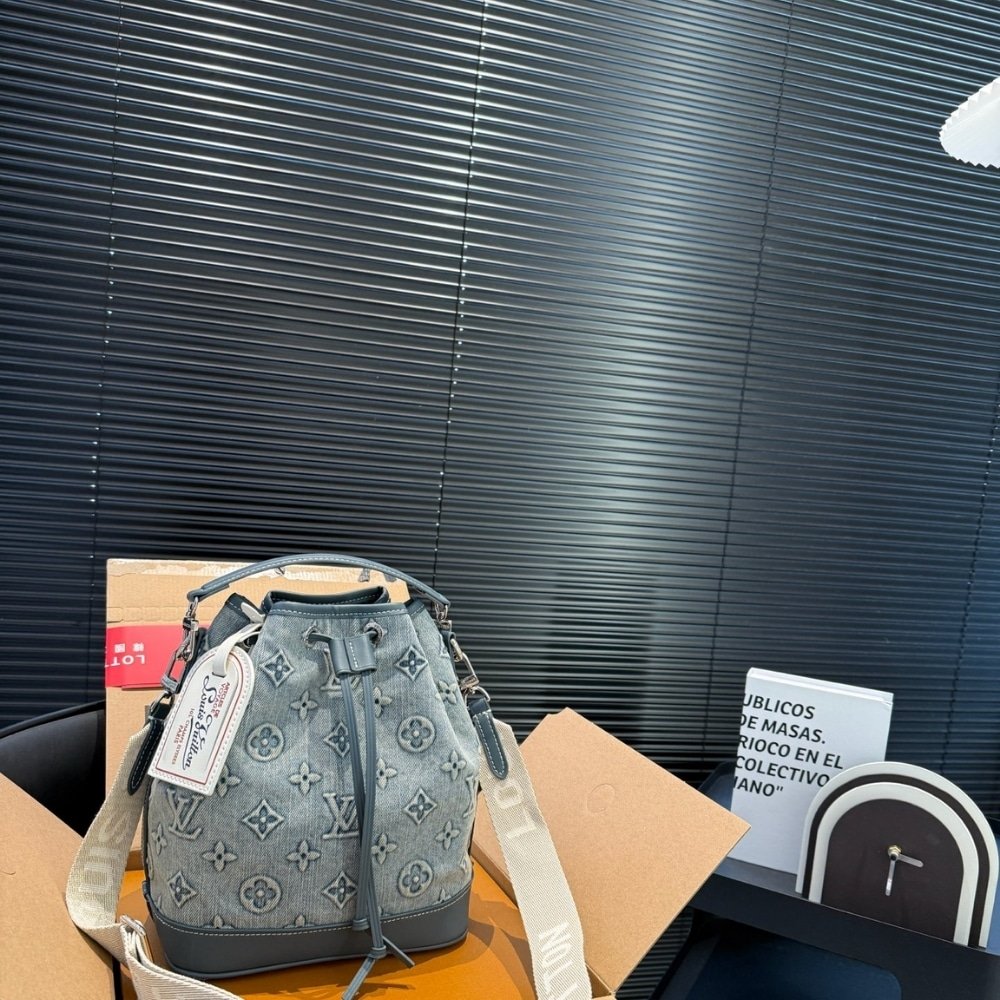 L0vis Vvtt0n Noe Bag Monogram Denim Blue 25Cm