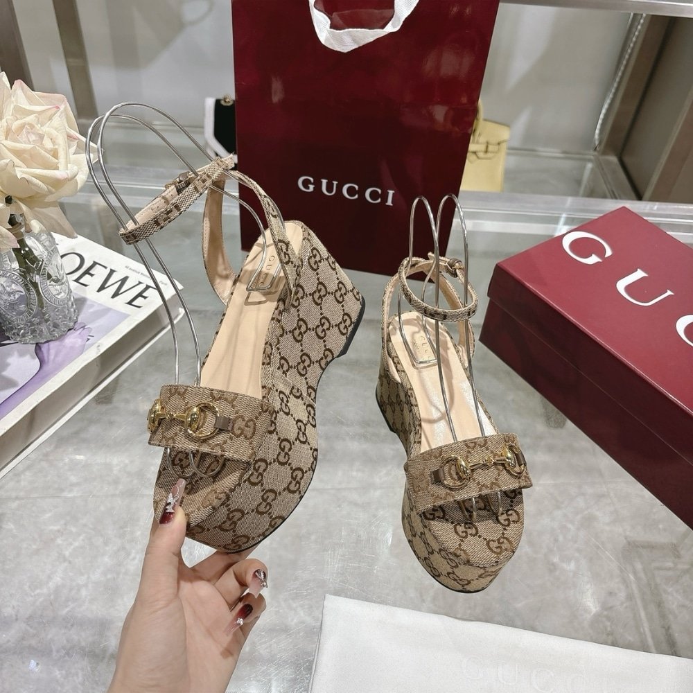 Gvc*1 Women Horsebit Flatform Sandal Beige And Ebony 794718 2Hk80 9741